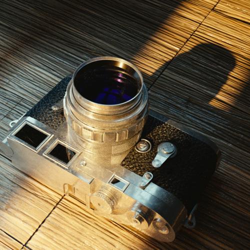 Leica look-alike camera