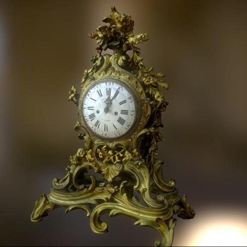 Pendule rocaille, style Louis XV