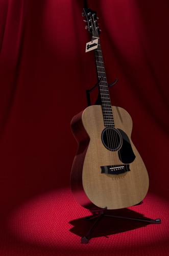 Maton EBG808 Guitar
